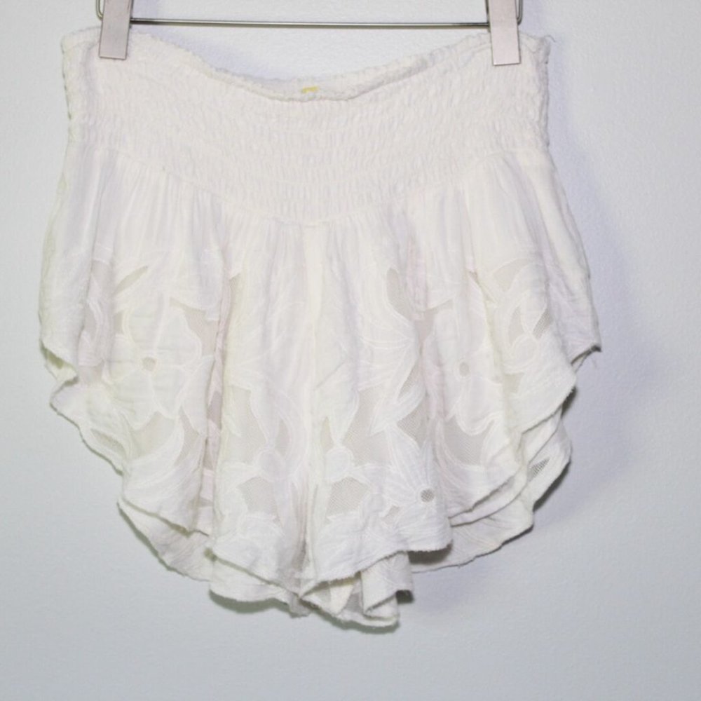 Free People Lace Kadek Shorts Off White Smocked Floral Cutout Size Large H13520 - Picture 2 of 10